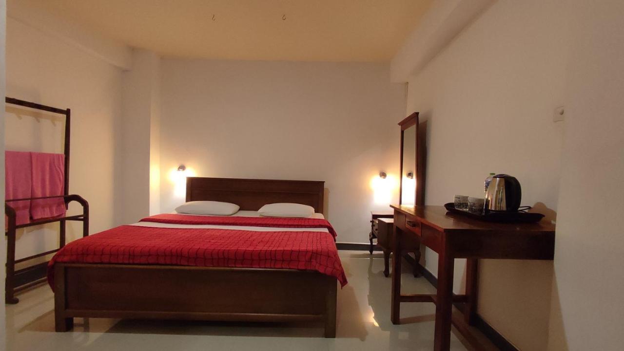 Blue Sky Hotel Nallathanniya Buitenkant foto